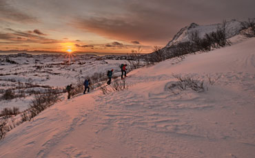 Sonnenaufgang am Ende der Polarnacht auf den Lofoten, Norwegen