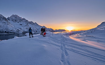 Sonnenaufgang am Ende der Polarnacht auf den Lofoten, Norwegen