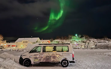 Grüne Nordlichter über den Lofoten