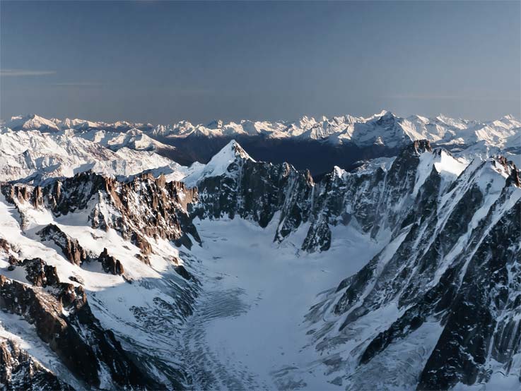 Gebirge im Schnee