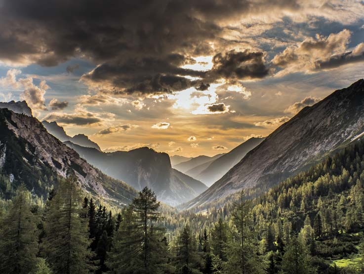 Sonnenuntergang im Gebirge