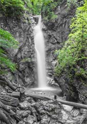 Wasserfall im Wald